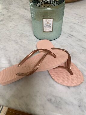 Havaianas Slim Flip Flops in Light Pink with Rose Gold Straps
